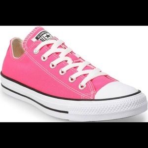 Women’s size 7 pink Chuck Taylor converse.